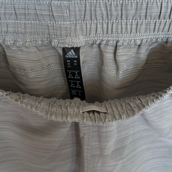 Woman’s Adidas Aeroready Gray Shorts XS New Without Tags - Picture 7 of 7